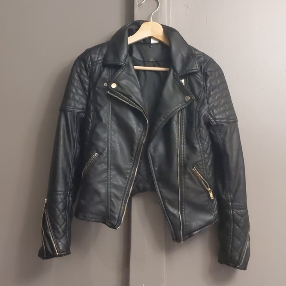 H&M Jackets & Blazers - Vegan leather quilted cropped moto jacket